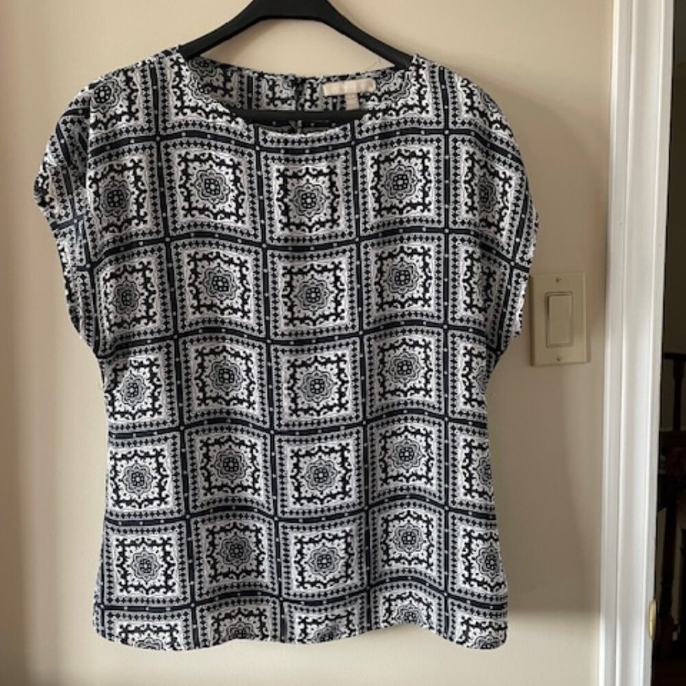2/$15 Banana Republic Black and White Geometric Print Blouse